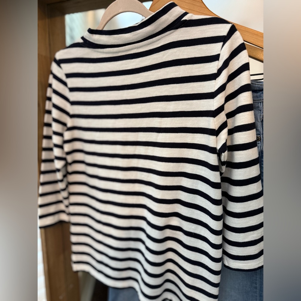 TALBOTS MOCKNECK BUTTON SHOULDER TEE STRIPE OHH LALA NAVY BLUE WHITE SIZE MEDIUM - Picture 6 of 7